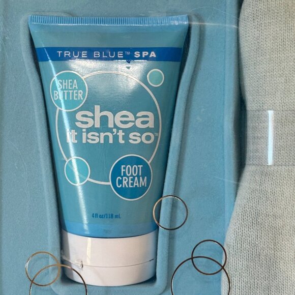 Bath & Body Works True Blue Spa Socks Shea It Isn't So Foot Cream Gift Set NEW - Picture 3 of 8